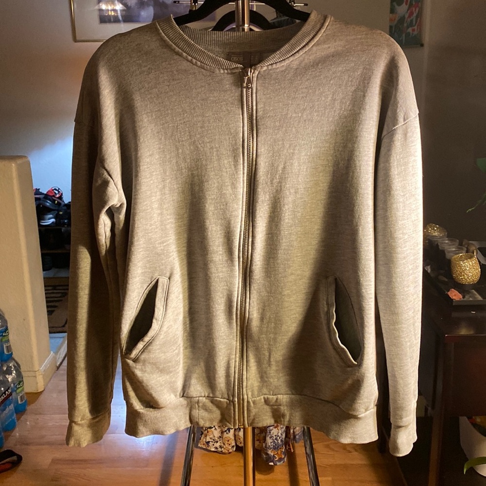 Light Gray Zippered Thin Bomber Jacket.